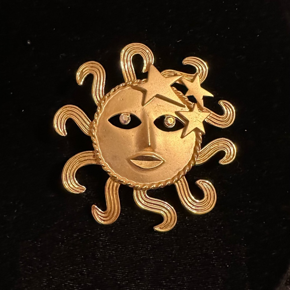J.J. Jonette Gold Sun‎ Face Pin Rhinestone Eyes